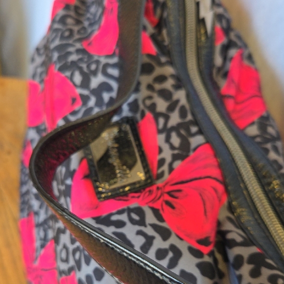 Betseyville Betsey Johnson Black and Pink Bow Women's Bag - Picture 6 of 12